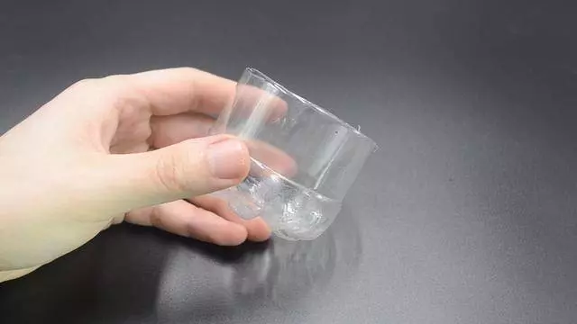 料瓶上穿一根繩子,放在衛生間一年省下不少錢,儘快告知身邊人