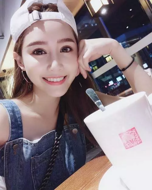當年超紅的「無名正妹」現在已經不清純了,女大18變網友驚嚇「完全認不出來」!!