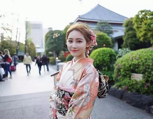 當年超紅的「無名正妹」現在已經不清純了,女大18變網友驚嚇「完全認不出來」!!