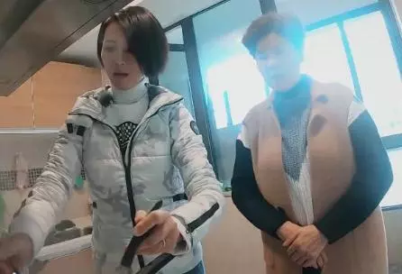 蔡少芬親生母親與婆婆近照,真是天差地別,網友:還是婆婆好!