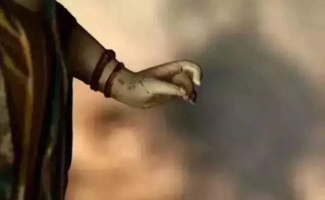 當人死了,奈何橋上經過的地方看醒了很多人