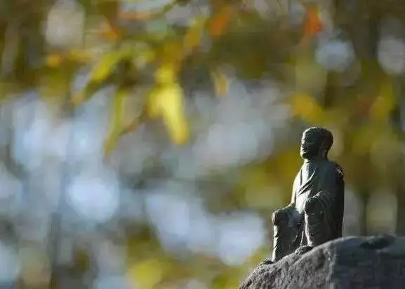 當人死了,奈何橋上經過的地方看醒了很多人