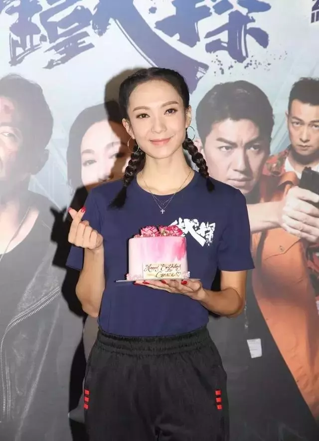 獲好姐妹鍾嘉欣「人肉速遞」慶生 TVB力捧花旦揚言:好愛嘉欣