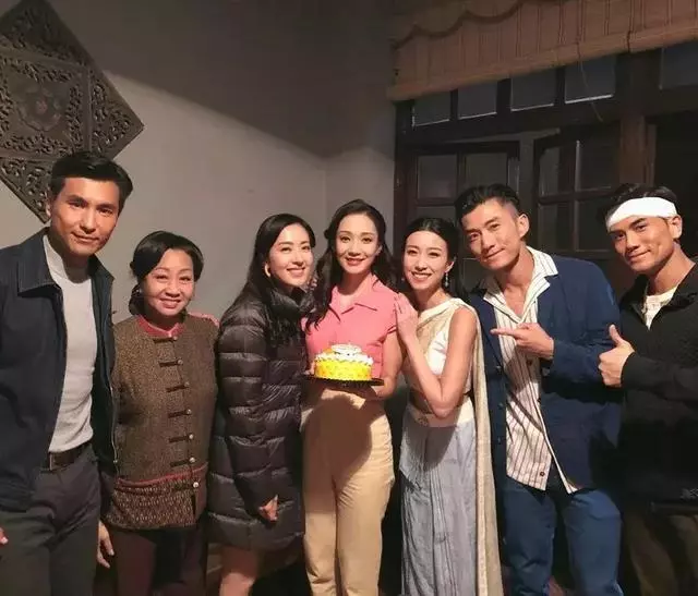 獲好姐妹鍾嘉欣「人肉速遞」慶生 TVB力捧花旦揚言:好愛嘉欣