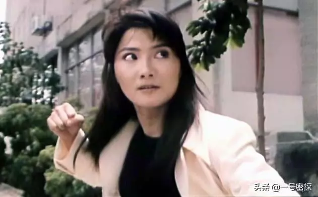 最美打女接班楊紫瓊,當紅卻癱瘓,凍齡被說整容,情路坎坷無人娶