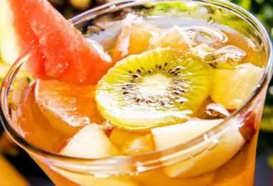 美味養顏水果茶,自己動手做,不到20分鐘就完成,邊喝邊吃很過癮