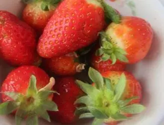 美味養顏水果茶,自己動手做,不到20分鐘就完成,邊喝邊吃很過癮