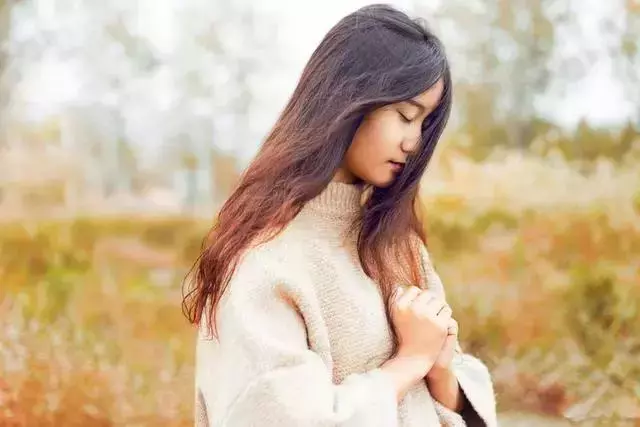 每隔一段時間婆婆就逼我回娘家,一次我躲在柜子里,發現了真相