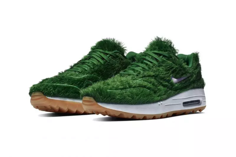 Nike推出「自然風Max」的運動鞋 雙腳變「移動森林」網友笑翻:時尚真難懂!
