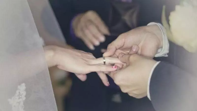 婚禮宣布新娘出軌!他逼走小王 結局超療癒