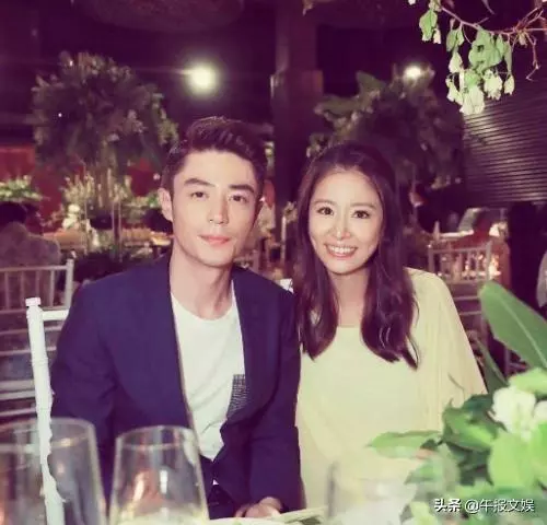林心如懷二胎了?小腹微隆拍廣告,用手頻頻護肚疑似孕姿明顯!