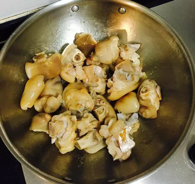 如何做豬蹄兒更好吃?紅燒豬蹄的家常做法