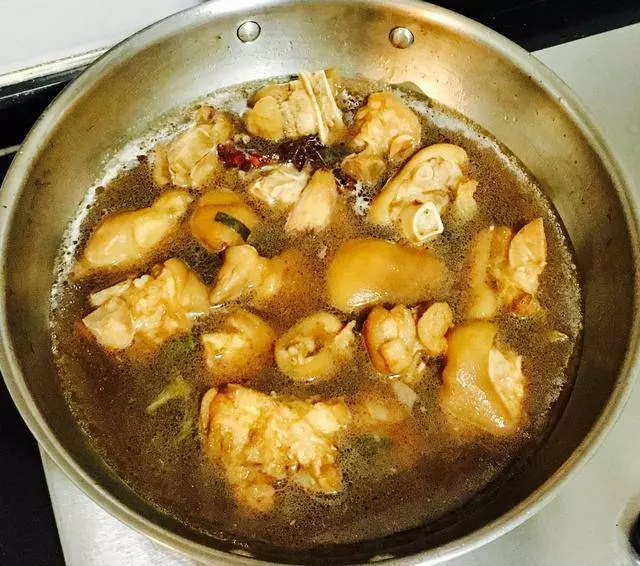 如何做豬蹄兒更好吃?紅燒豬蹄的家常做法