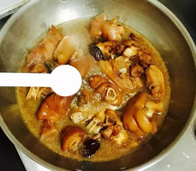 如何做豬蹄兒更好吃?紅燒豬蹄的家常做法