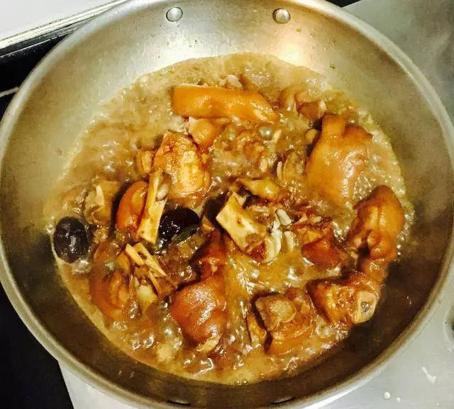 如何做豬蹄兒更好吃?紅燒豬蹄的家常做法