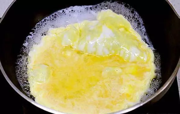 水炒雞蛋!不用一滴油?這麼做真的是太好吃了,嫩滑美味還健康!