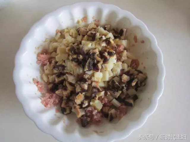 自己在家做生煎包給家人吃,美好的一天從早餐開始!