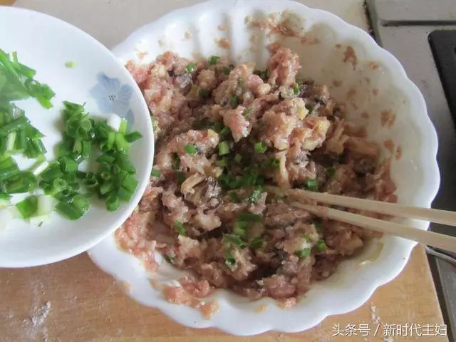自己在家做生煎包給家人吃,美好的一天從早餐開始!