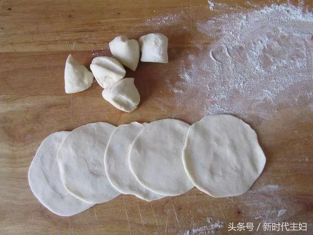 自己在家做生煎包給家人吃,美好的一天從早餐開始!