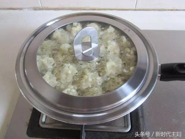 自己在家做生煎包給家人吃,美好的一天從早餐開始!