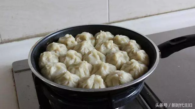 自己在家做生煎包給家人吃,美好的一天從早餐開始!