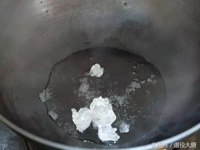 60歲廚師做了30年紅燒肉,他做的紅燒肉被稱為「天下第一肉」,肥而不膩,超下飯!