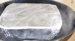 一斤豬肉半碗玉米澱粉,自製午餐肉,又香又營養,比火腿腸好吃幾十倍!另附2種自製午餐肉做法!