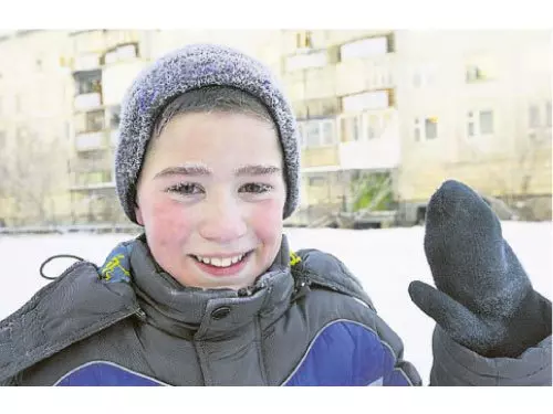 全身髒的小孩讓座給孕婦,孕婦卻嫌髒不肯坐,殊不知小孩下 一秒竟然...