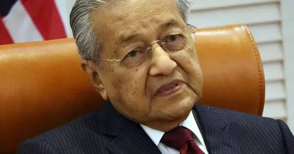 預科班原本只是馬來人的「後門」!首相:華印裔現在有份走仍不滿足