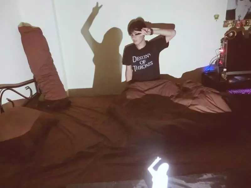 18張超狂的單身自拍法,讓單身狗們也可以「看起來很精彩,但是實際很魯QQ」