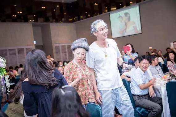 不信邪?殯葬業男「婚紗拍成身後照」不到4個月離婚!第2個老婆「堅持扮成七爺八爺」下場讓網友傻住