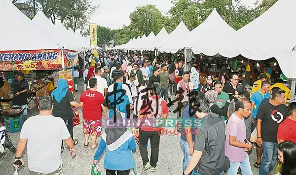 齋戒月市集 各族齊光顧 吃不完的馬來美食