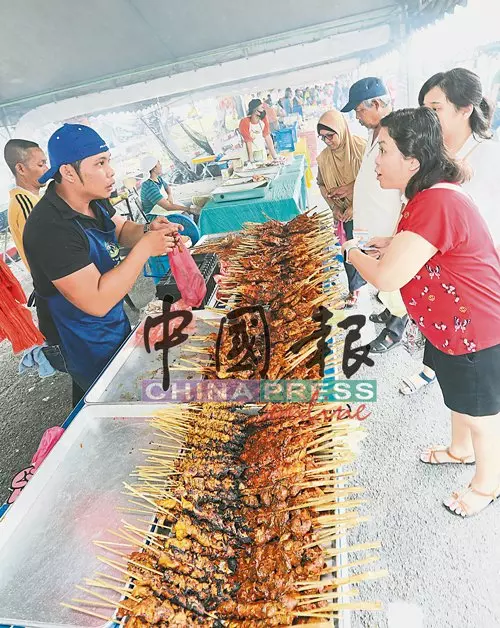 齋戒月市集 各族齊光顧 吃不完的馬來美食