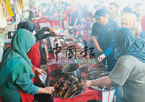 齋戒月市集 各族齊光顧 吃不完的馬來美食
