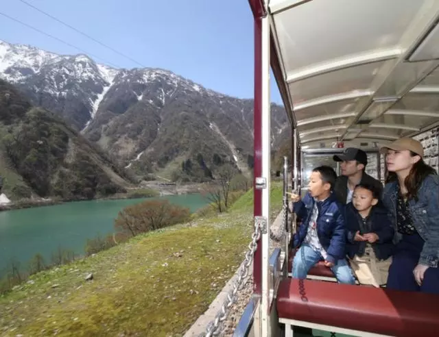 日本10大軌道列車——一場絕景震撼之旅