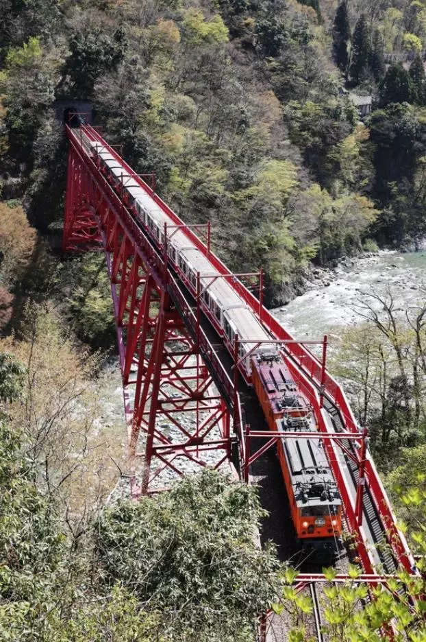 日本10大軌道列車——一場絕景震撼之旅