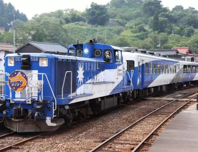 日本10大軌道列車——一場絕景震撼之旅