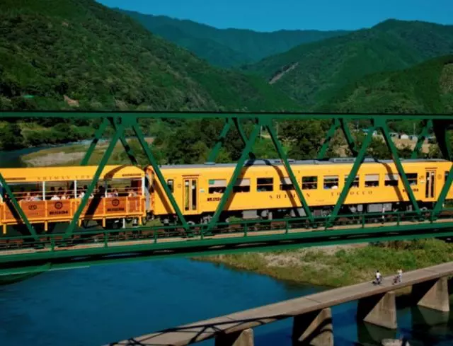 日本10大軌道列車——一場絕景震撼之旅
