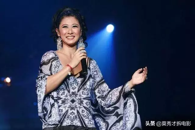 58歲葉倩文正面高清照片曝光,似乎輸給了同框的72歲汪明荃
