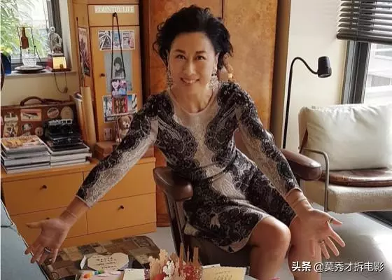58歲葉倩文正面高清照片曝光,似乎輸給了同框的72歲汪明荃