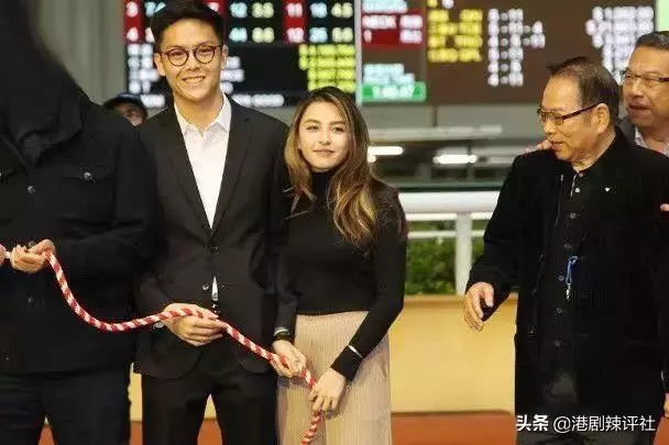 67歲狄波拉打扮年輕不輸星二代Hilary,上山詩鈉退圈20年人脈通天
