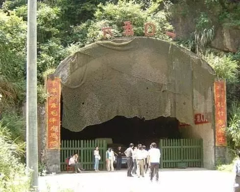 一旦核戰爭爆發,美國這座基地就會關閉這扇20噸大門,中國也有