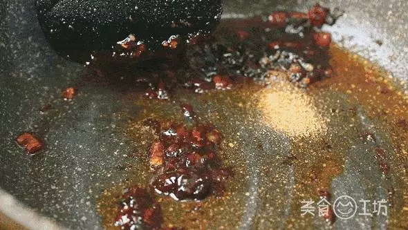 麵條還能切著吃?又香又酥脆,做法超簡單!