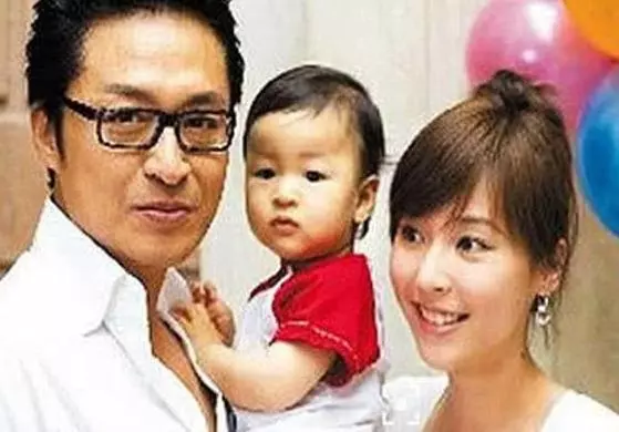 24歲奉子成婚,34歲被55歲馬景濤拋棄,如今36歲似少女