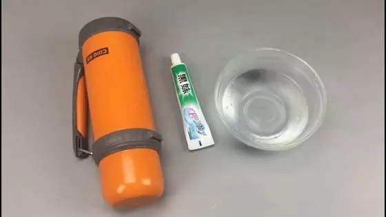 保溫杯里加它,養生不成反傷身!很多人每天都在做