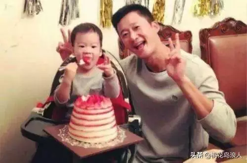 他是李連杰師弟,12歲拿冠軍,14歲癱瘓,43歲締造50億票房神話