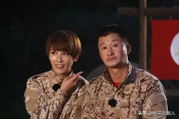 他是李連杰師弟,12歲拿冠軍,14歲癱瘓,43歲締造50億票房神話