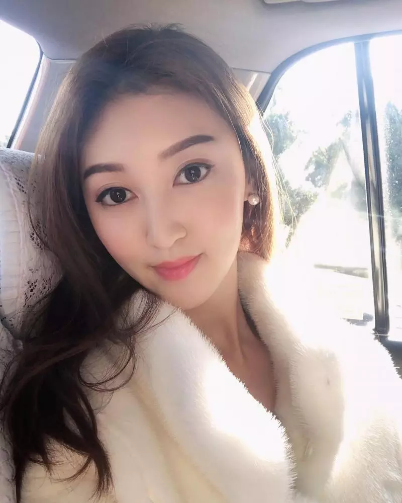 差40歲爺孫戀僅5個月就掰!她離婚後「獲1.2億豪宅」帶媽媽遊山玩水 「半年玩遍9國」生活超愜意