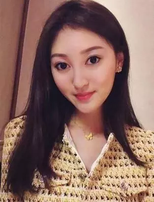 差40歲爺孫戀僅5個月就掰!她離婚後「獲1.2億豪宅」帶媽媽遊山玩水 「半年玩遍9國」生活超愜意