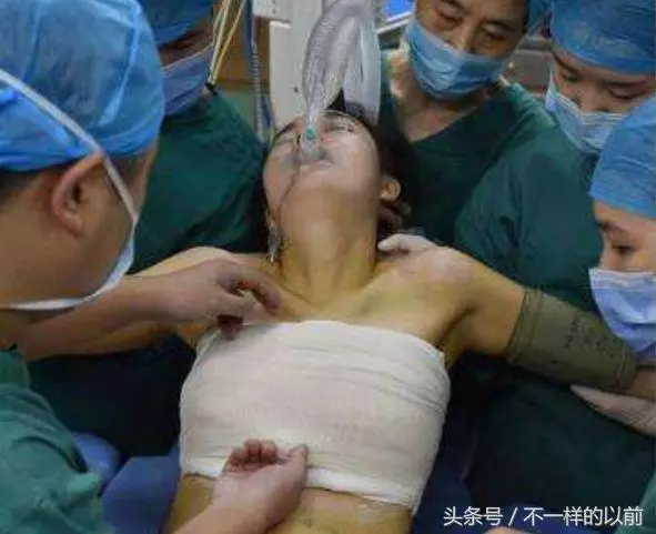 她被老公嫌「胸小」,為討歡心做「醫美手術」,沒想到醫生看到「刺青下的秘密」時立馬報警抓人!